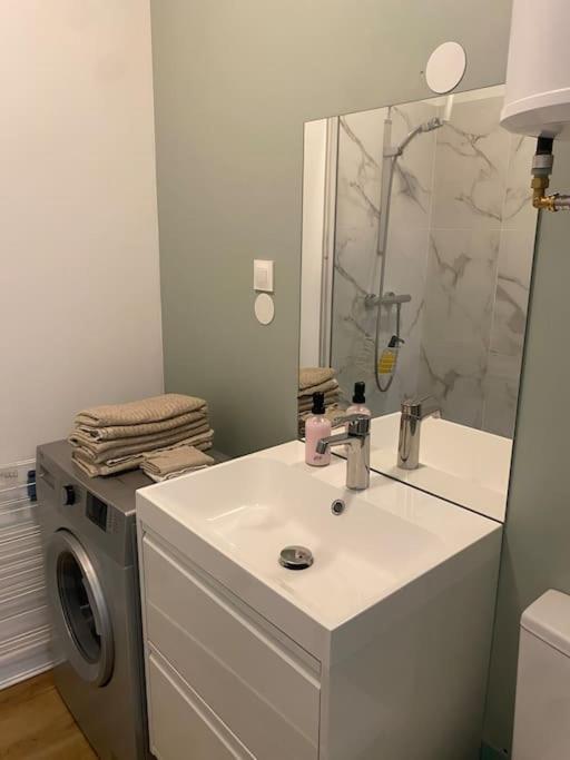 Appartement Charmant Hypercentre Avec Patio Prive Et Parking オルレアン エクステリア 写真