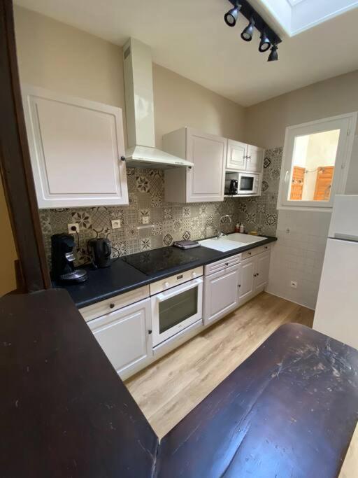 Appartement Charmant Hypercentre Avec Patio Prive Et Parking オルレアン エクステリア 写真