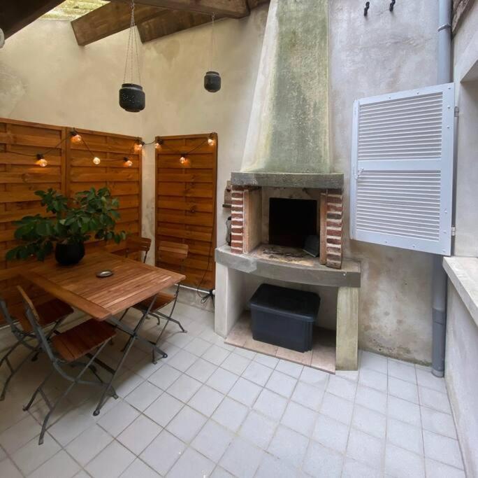 Appartement Charmant Hypercentre Avec Patio Prive Et Parking オルレアン エクステリア 写真